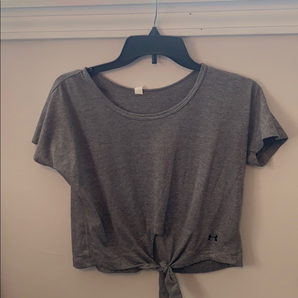 grey under armour cropped tshirt